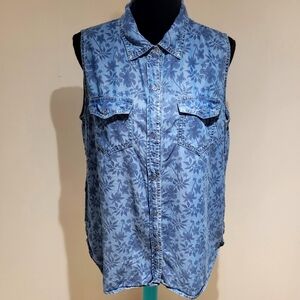 Buffalo Women's Sleeveless Denim Floral Button Up Shirt Size Large Blue Chambray
